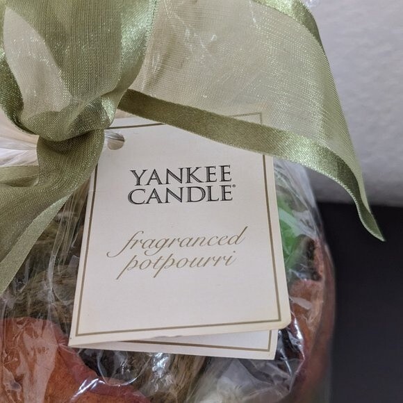 Yankee Candle Granny Smith Fragranced Dry Potpourri Bag, 10 oz. - Picture 5 of 8